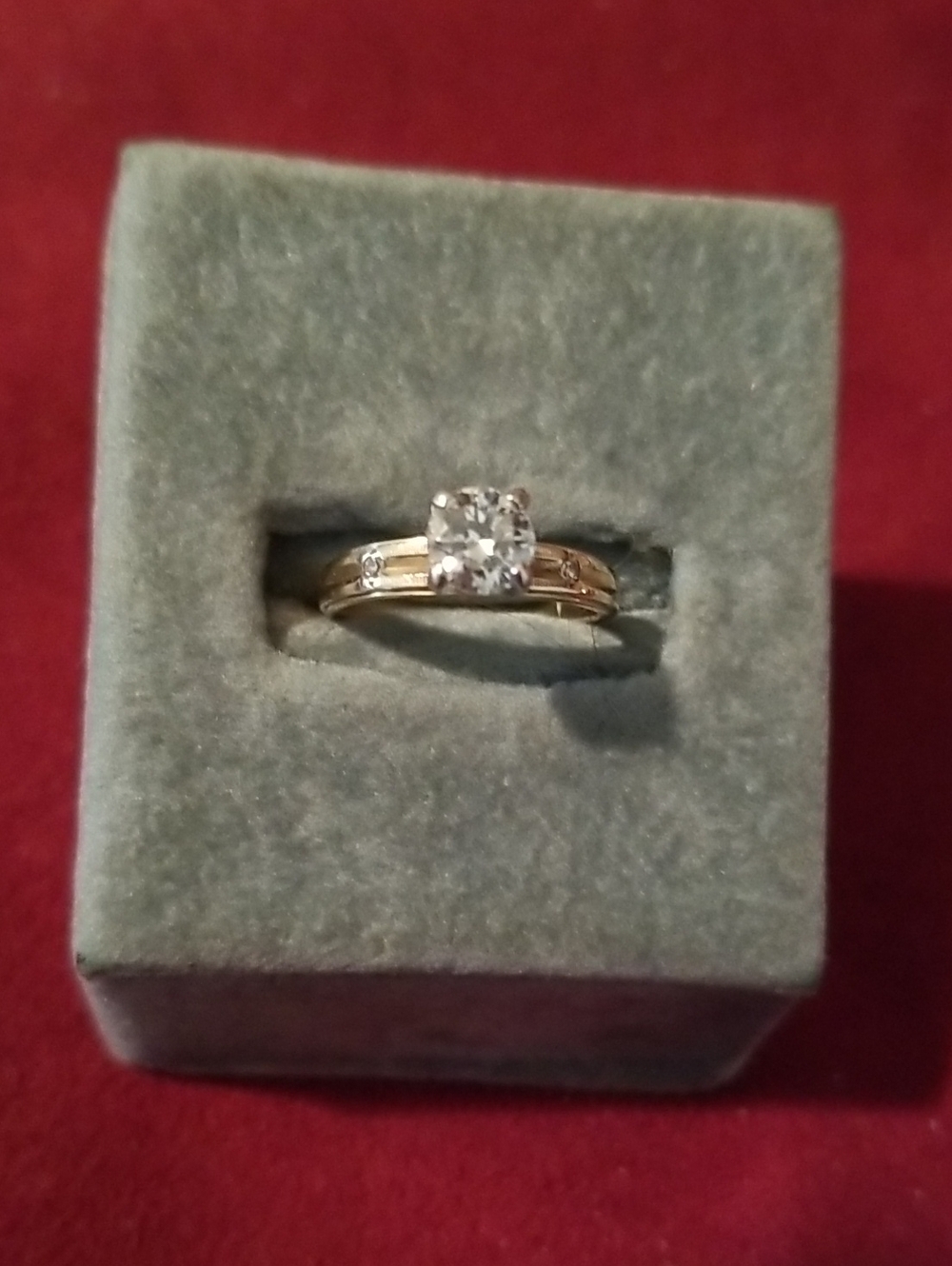 14K gold ring with a center Diamond